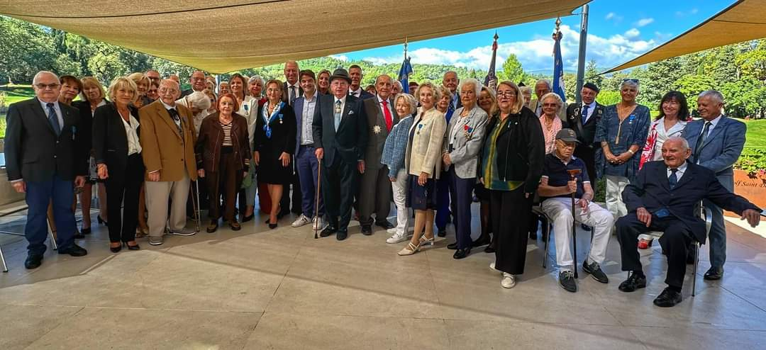 Le groupe des participant autour dU maire de Grasse Jérôme Viaud et du président François JACQUOT