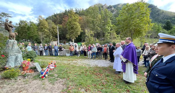 Messe du souvenir devant le monument du bon pasteur