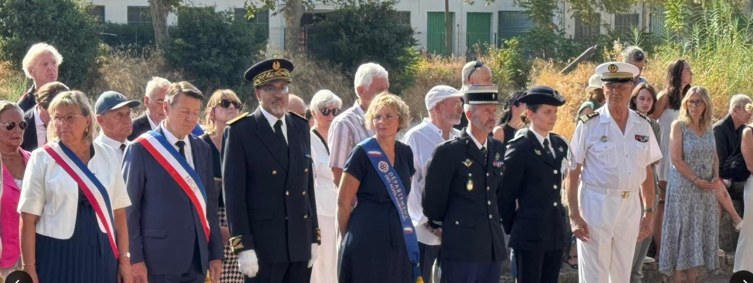 Les officiels pendant la cérémonie