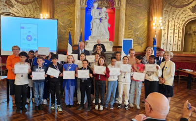 Une excellente élève bien entourée 