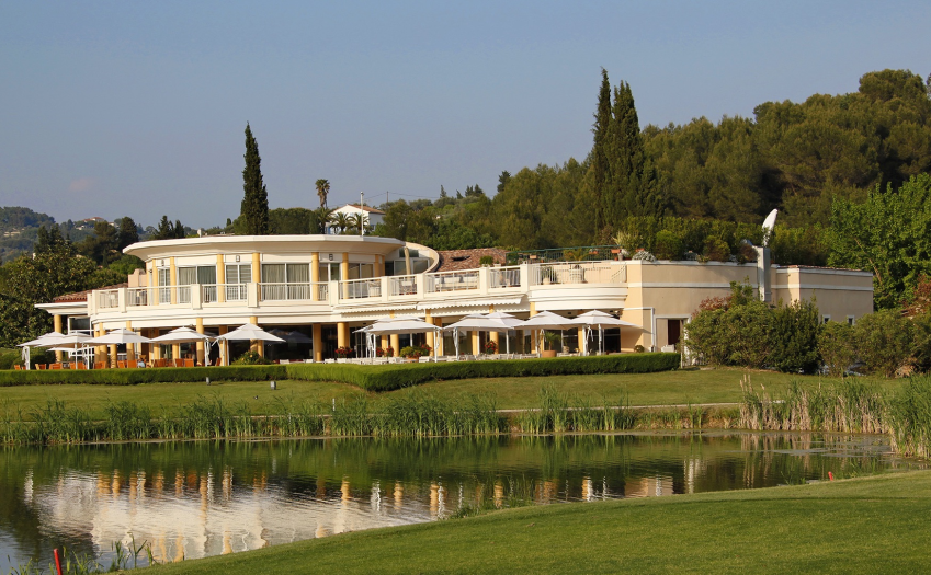 Le club house du golf de Saint Donat